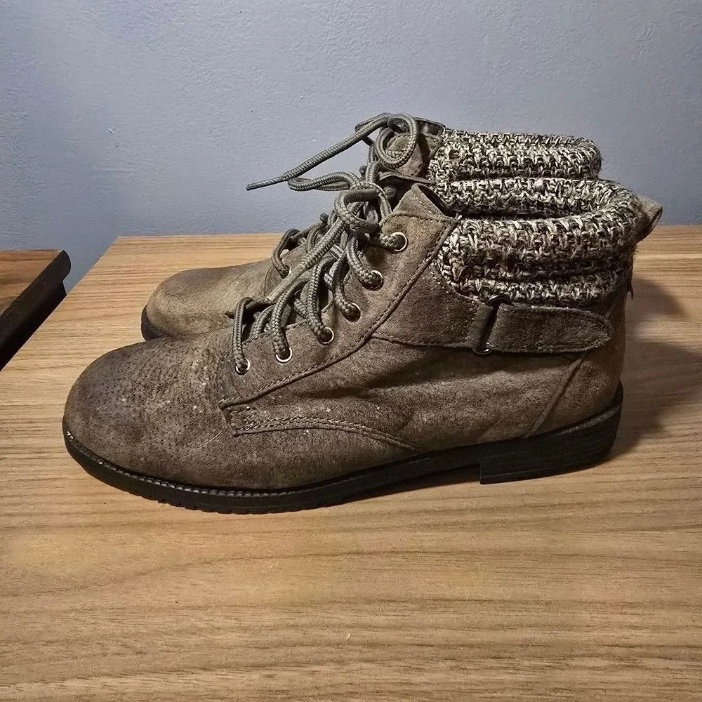 RUGGED‎ OUTBACK Women's Grey Suede Sweater Top Ankle Hiking Boots Size 8